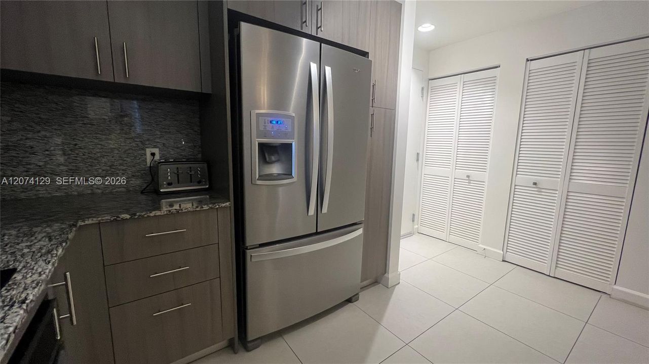 For Sale: $615,000 (2 beds, 2 baths, 1032 Square Feet)
