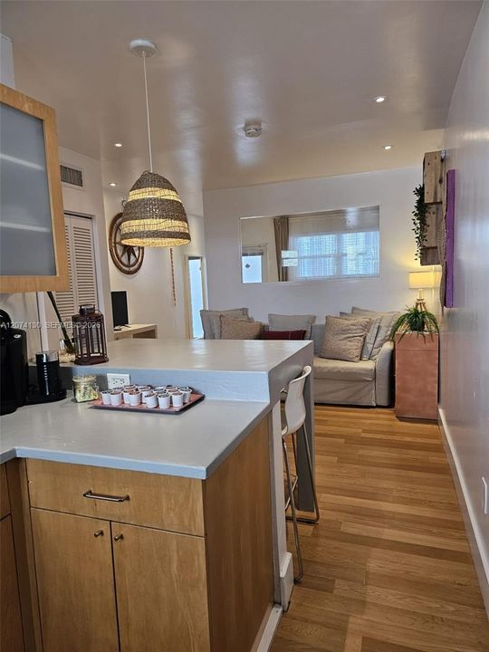 For Sale: $325,000 (0 beds, 1 baths, 399 Square Feet)