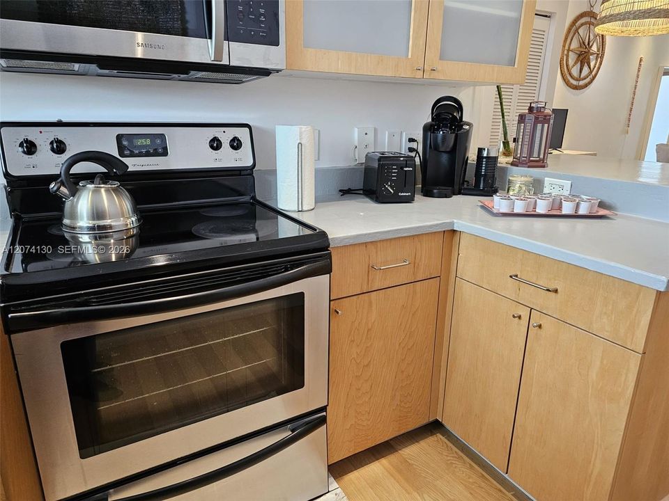 For Sale: $325,000 (0 beds, 1 baths, 399 Square Feet)