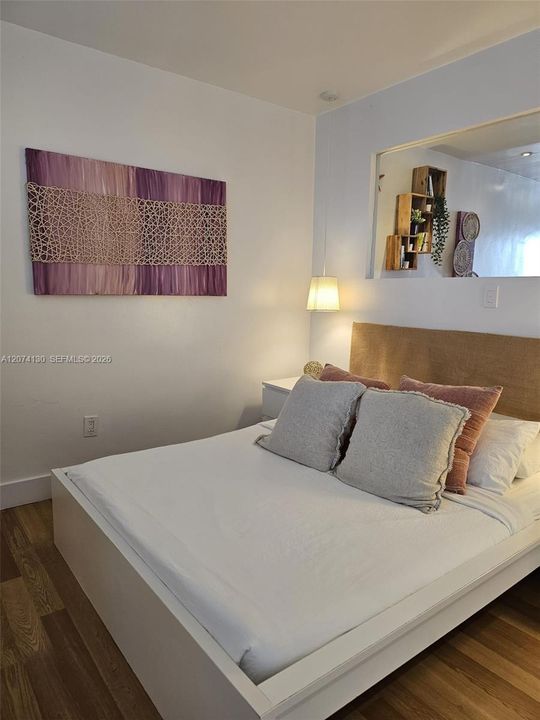 For Sale: $325,000 (0 beds, 1 baths, 399 Square Feet)