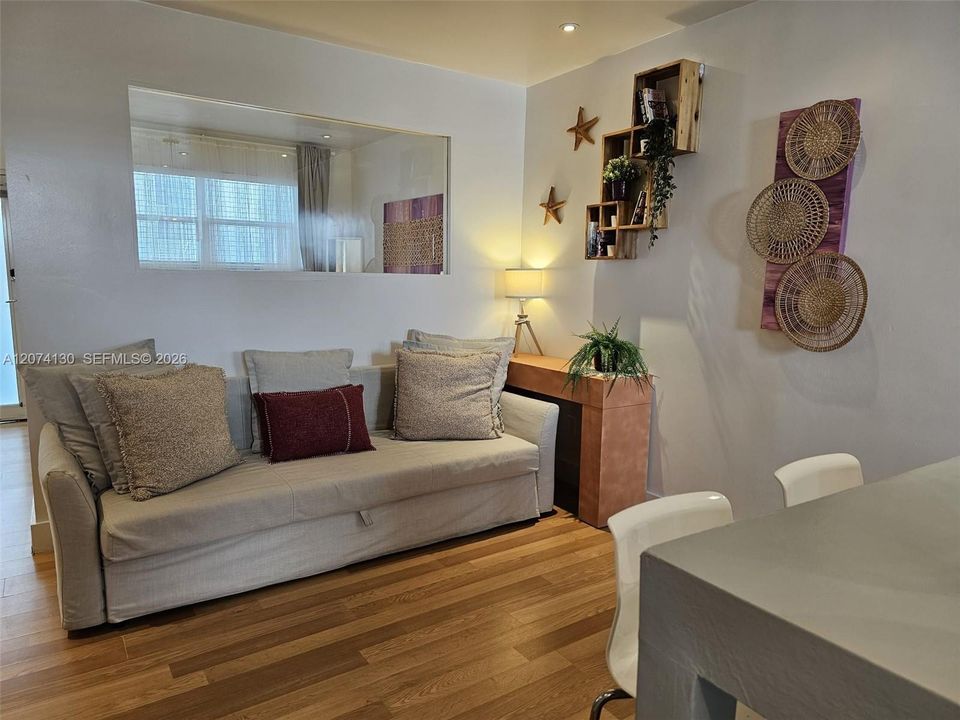 For Sale: $325,000 (0 beds, 1 baths, 399 Square Feet)