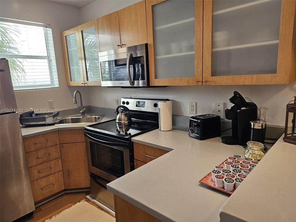 For Sale: $325,000 (0 beds, 1 baths, 399 Square Feet)