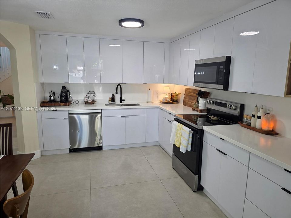 For Sale: $550,000 (3 beds, 2 baths, 1790 Square Feet)