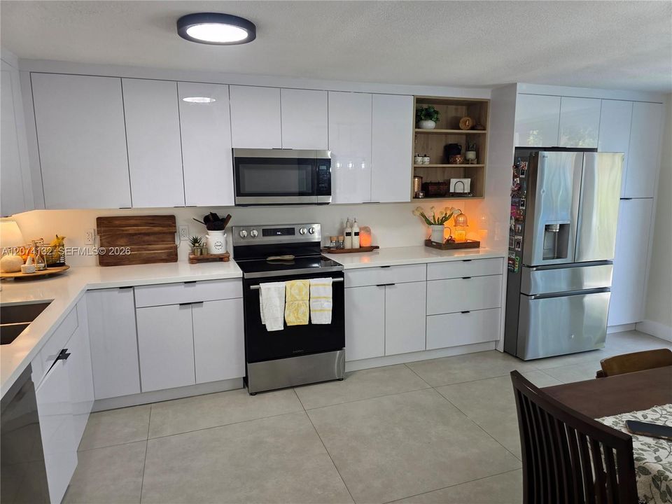 For Sale: $550,000 (3 beds, 2 baths, 1790 Square Feet)