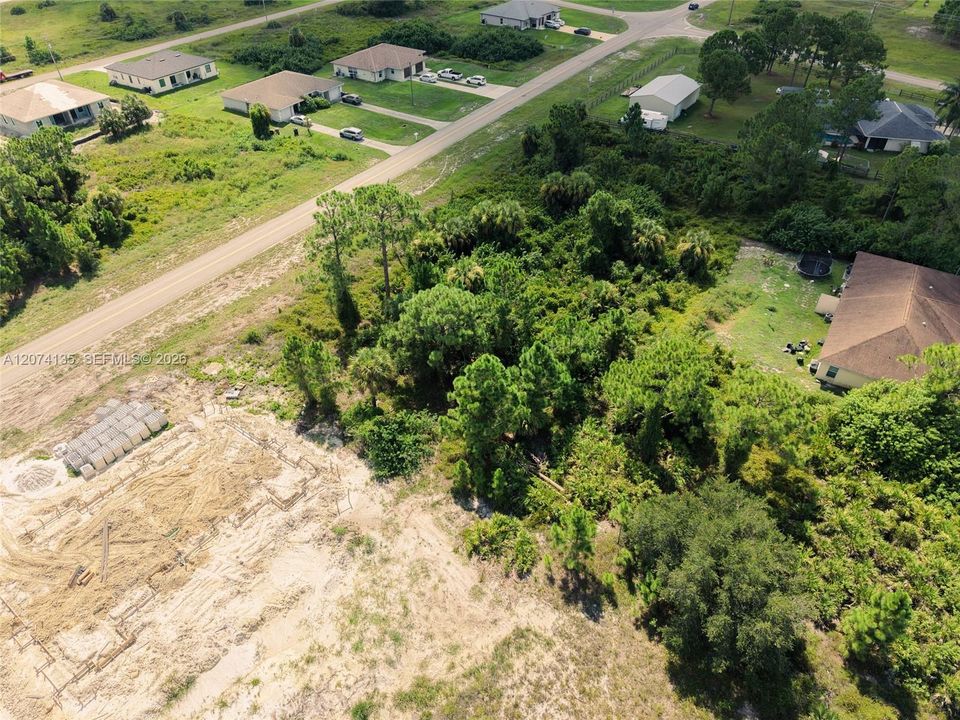 На продажу: $48,000 (0.30 acres)