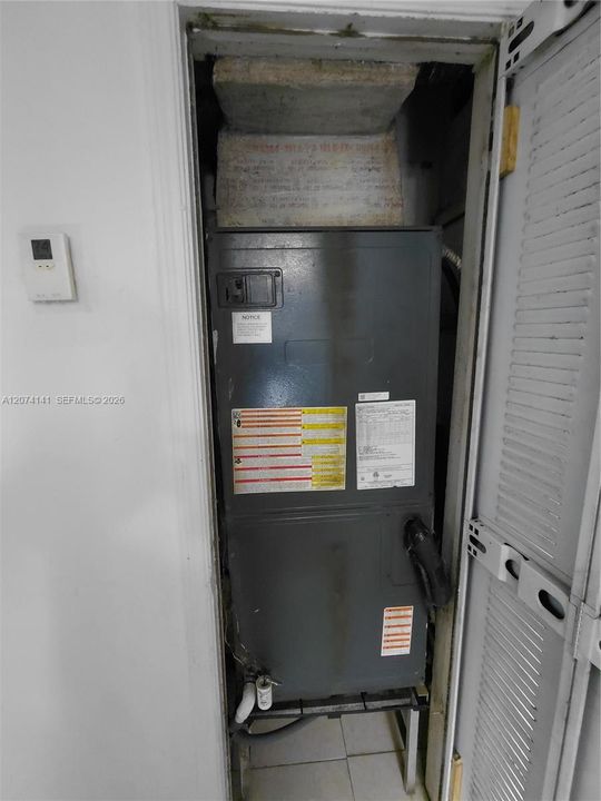 For Sale: $350,000 (3 beds, 1 baths, 985 Square Feet)