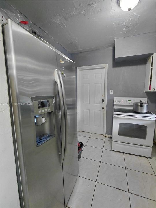 For Sale: $350,000 (3 beds, 1 baths, 985 Square Feet)