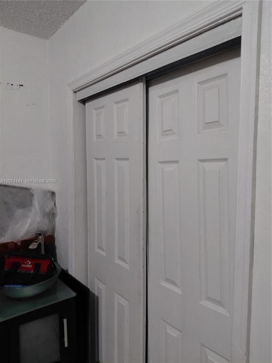 For Sale: $350,000 (3 beds, 1 baths, 985 Square Feet)