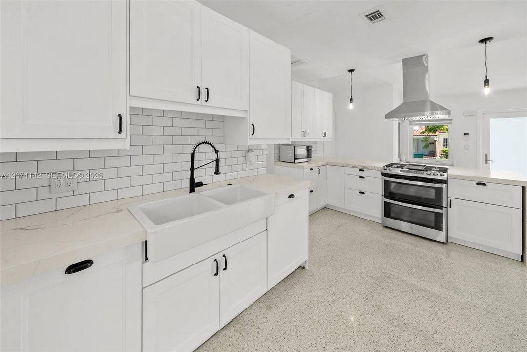 For Rent: $5,000 (3 beds, 2 baths, 1314 Square Feet)