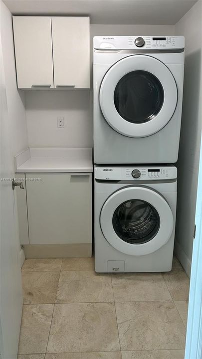 For Sale: $475,000 (2 beds, 3 baths, 1886 Square Feet)