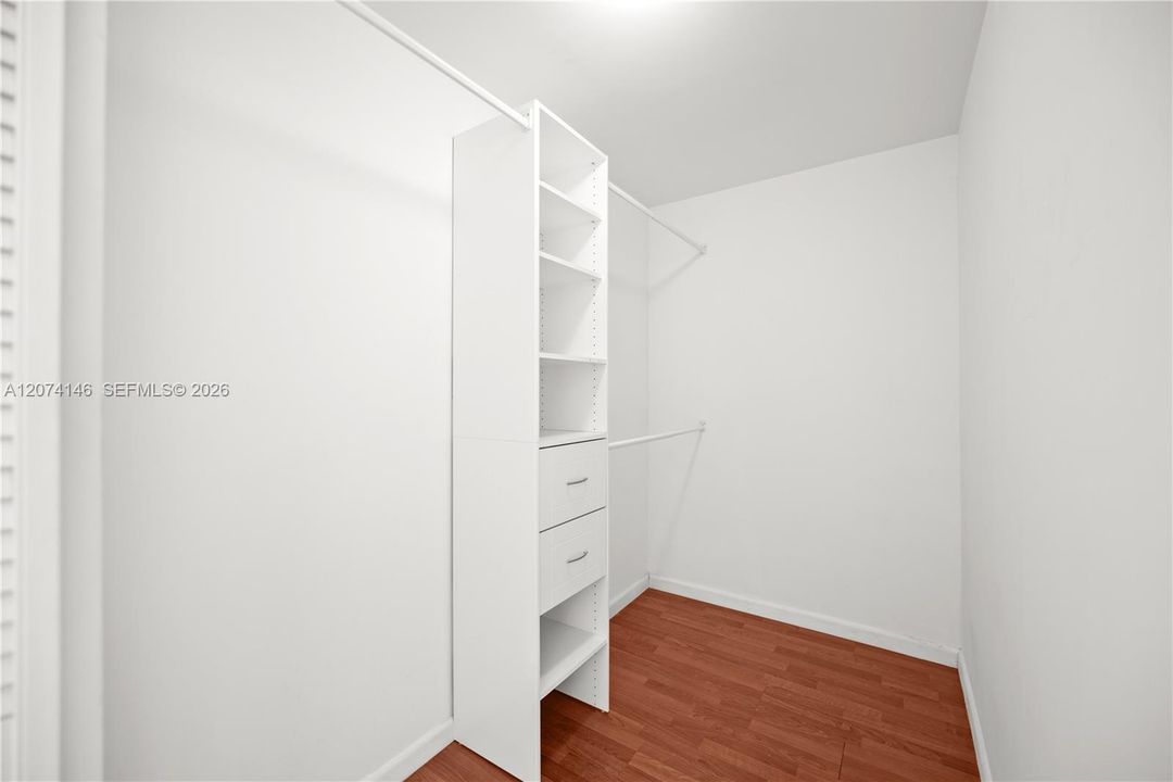 For Sale: $525,000 (2 beds, 2 baths, 1068 Square Feet)