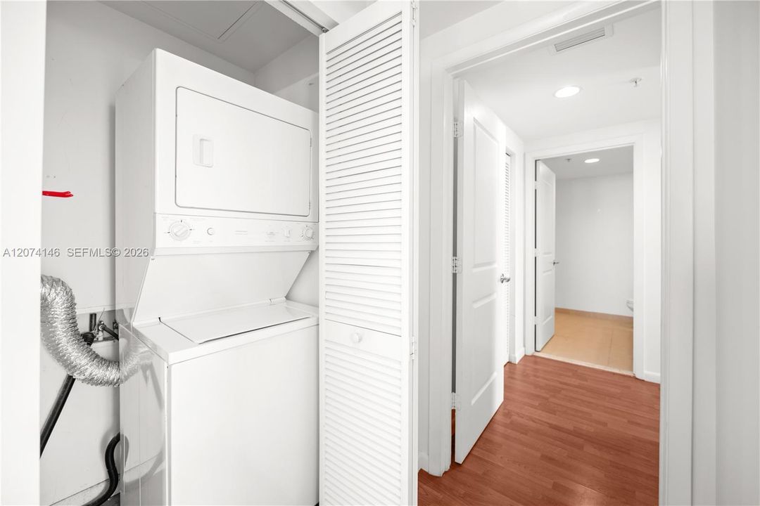 For Sale: $525,000 (2 beds, 2 baths, 1068 Square Feet)