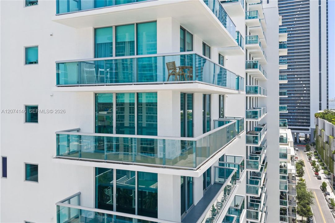 For Sale: $525,000 (2 beds, 2 baths, 1068 Square Feet)
