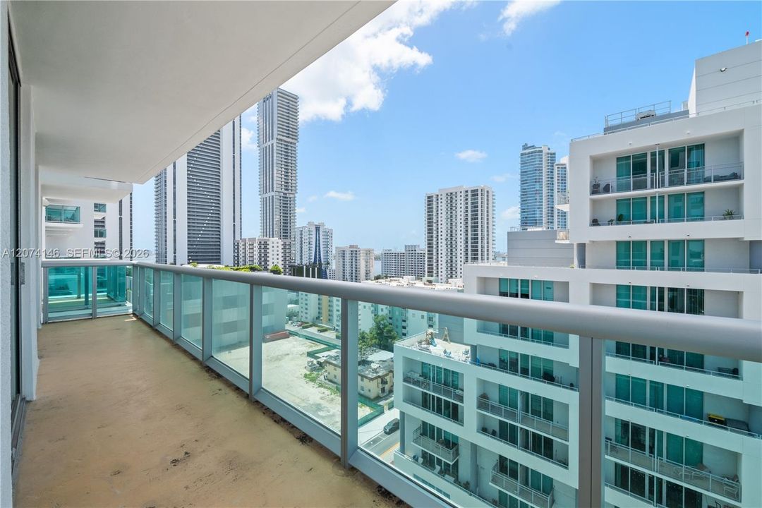 For Sale: $525,000 (2 beds, 2 baths, 1068 Square Feet)