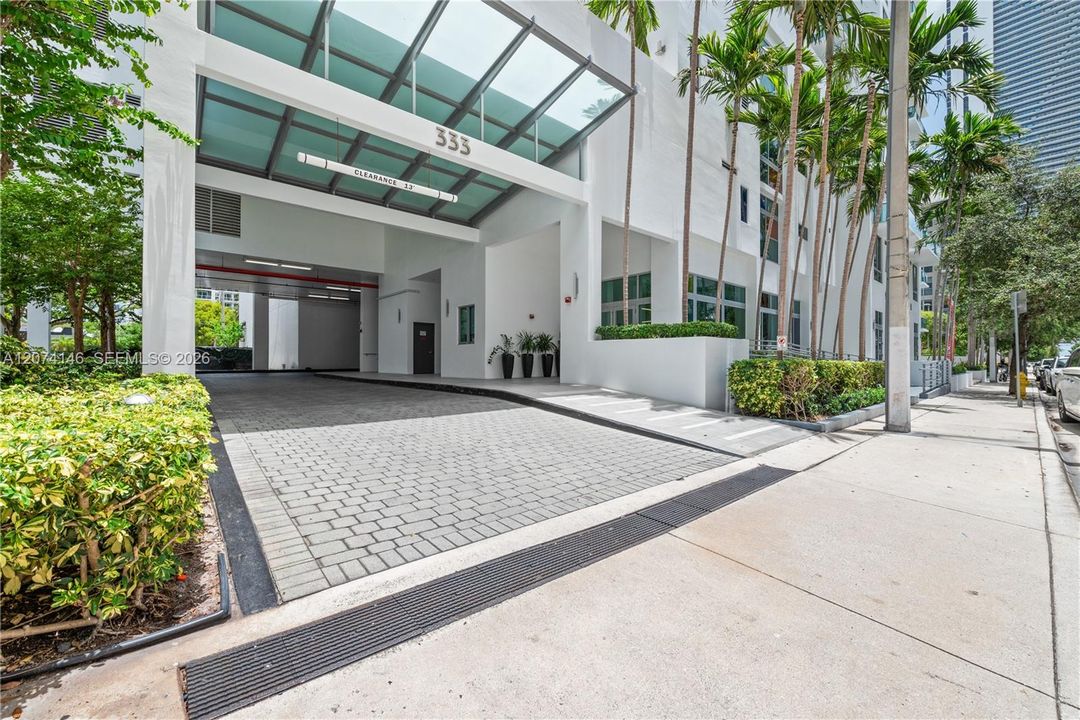 For Sale: $525,000 (2 beds, 2 baths, 1068 Square Feet)