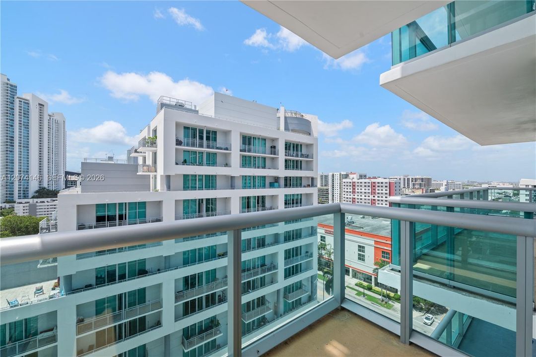 For Sale: $525,000 (2 beds, 2 baths, 1068 Square Feet)