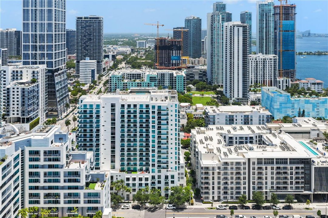 For Sale: $525,000 (2 beds, 2 baths, 1068 Square Feet)