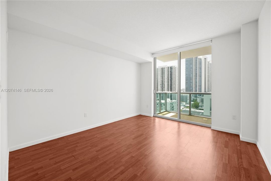 For Sale: $525,000 (2 beds, 2 baths, 1068 Square Feet)