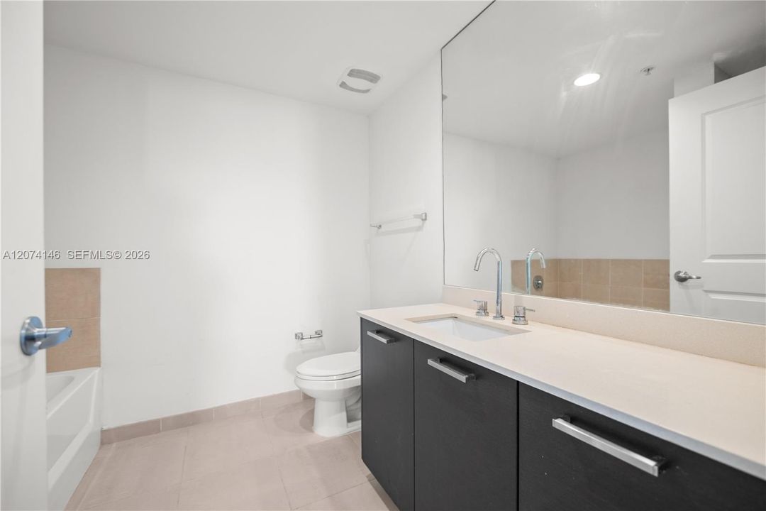For Sale: $525,000 (2 beds, 2 baths, 1068 Square Feet)