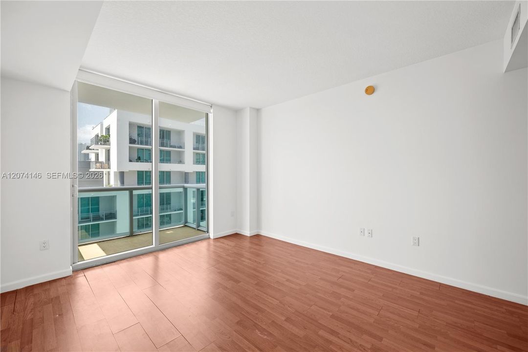 For Sale: $525,000 (2 beds, 2 baths, 1068 Square Feet)