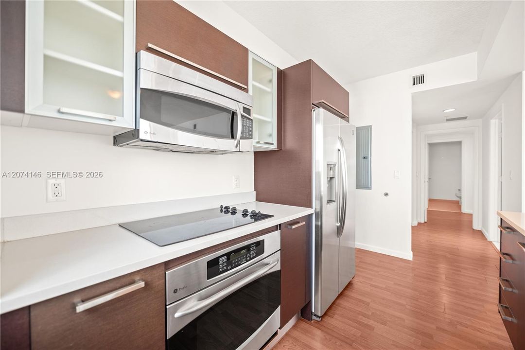 For Sale: $525,000 (2 beds, 2 baths, 1068 Square Feet)