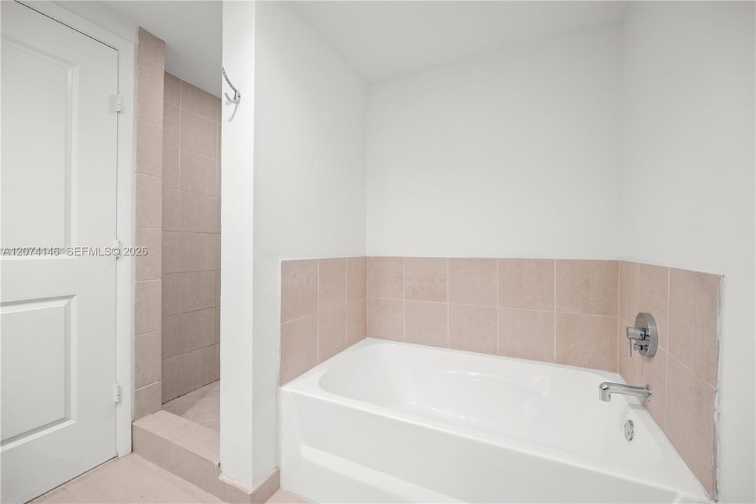 For Sale: $525,000 (2 beds, 2 baths, 1068 Square Feet)