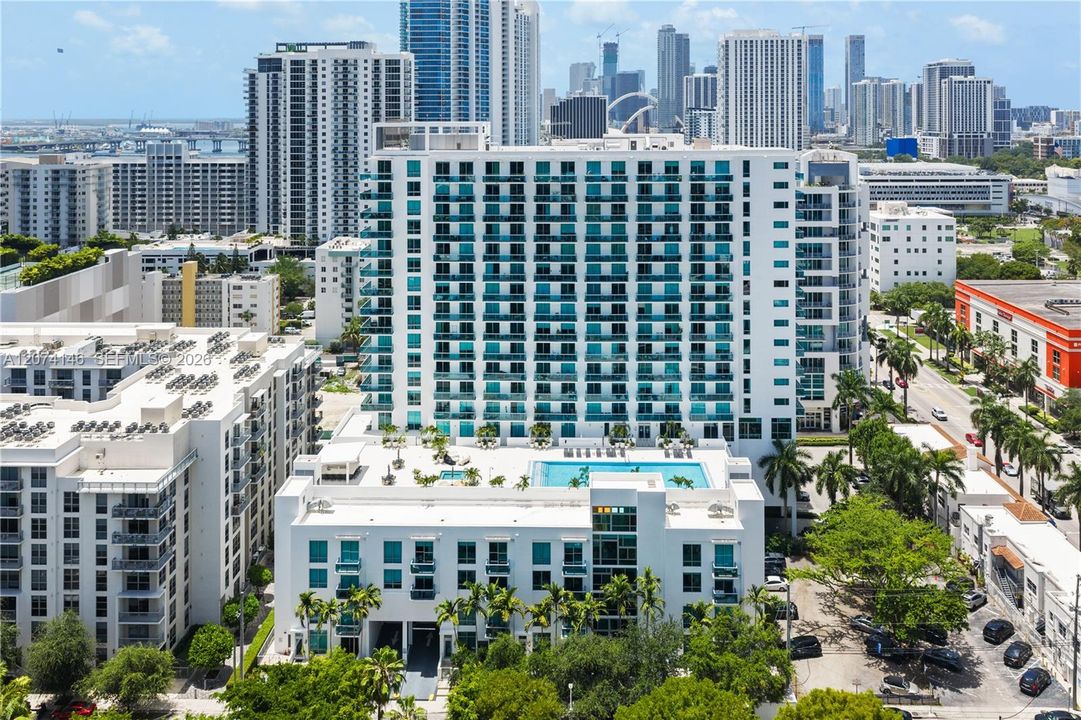 For Sale: $525,000 (2 beds, 2 baths, 1068 Square Feet)