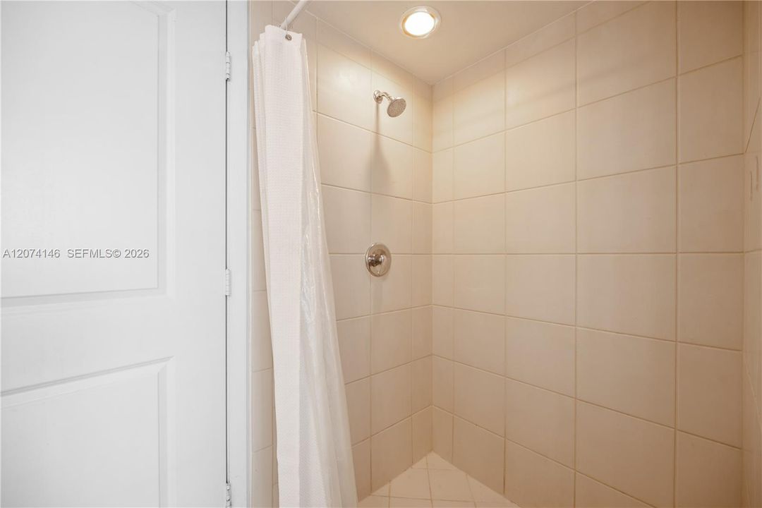 For Sale: $525,000 (2 beds, 2 baths, 1068 Square Feet)