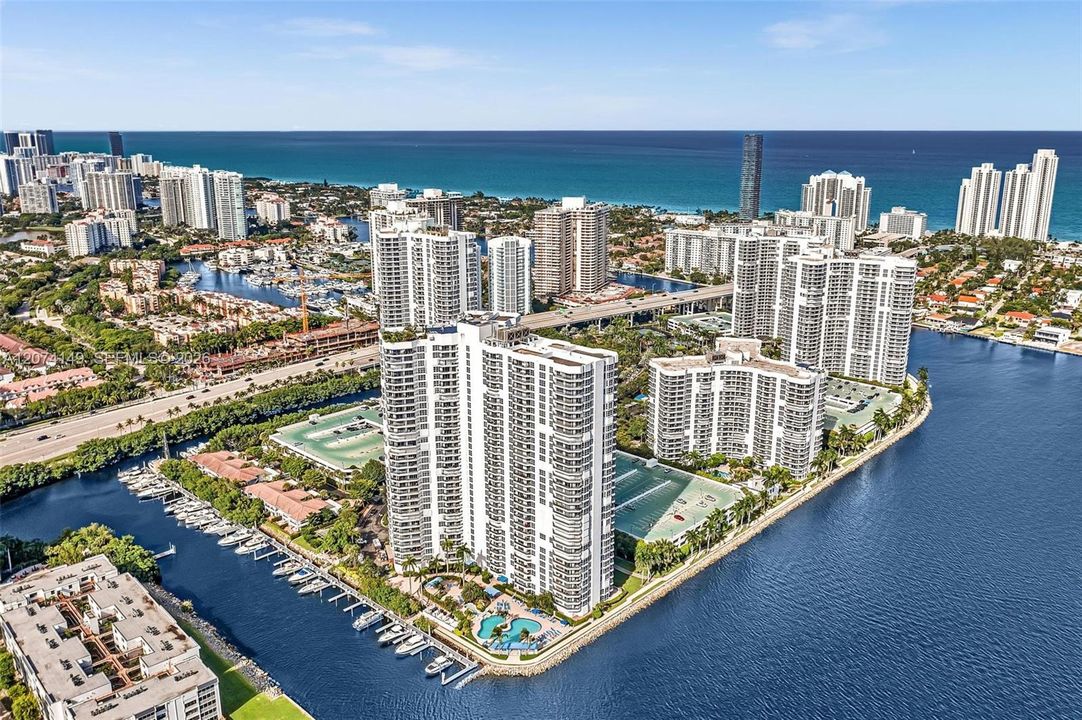 For Sale: $529,000 (2 beds, 2 baths, 1181 Square Feet)