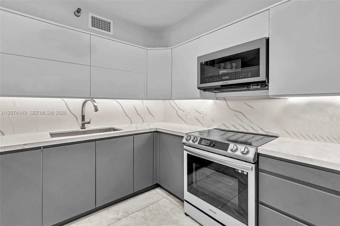 For Sale: $529,000 (2 beds, 2 baths, 1181 Square Feet)