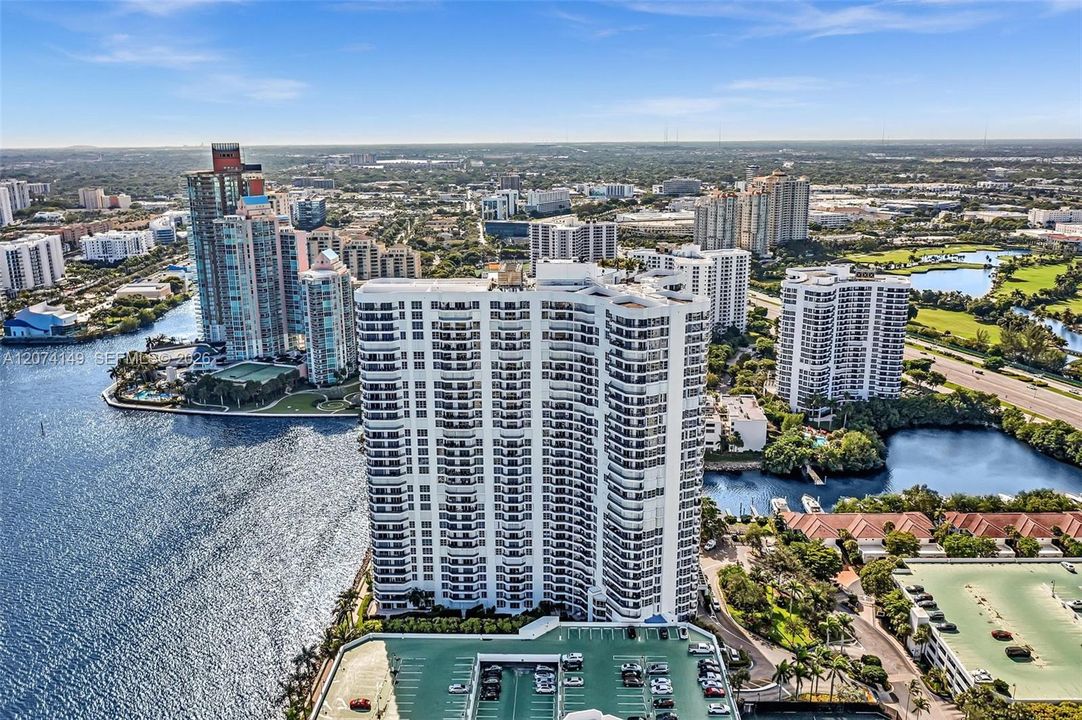 For Sale: $529,000 (2 beds, 2 baths, 1181 Square Feet)
