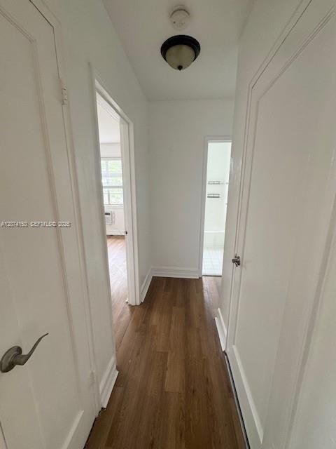 For Rent: $2,200 (2 beds, 1 baths, 940 Square Feet)