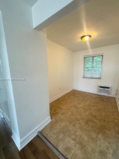 For Rent: $2,200 (2 beds, 1 baths, 940 Square Feet)