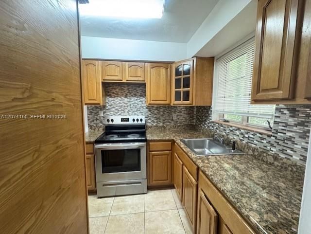 For Rent: $2,200 (2 beds, 1 baths, 940 Square Feet)