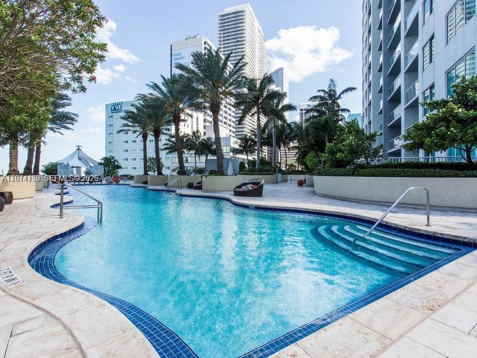 For Rent: $4,200 (2 beds, 2 baths, 1474 Square Feet)