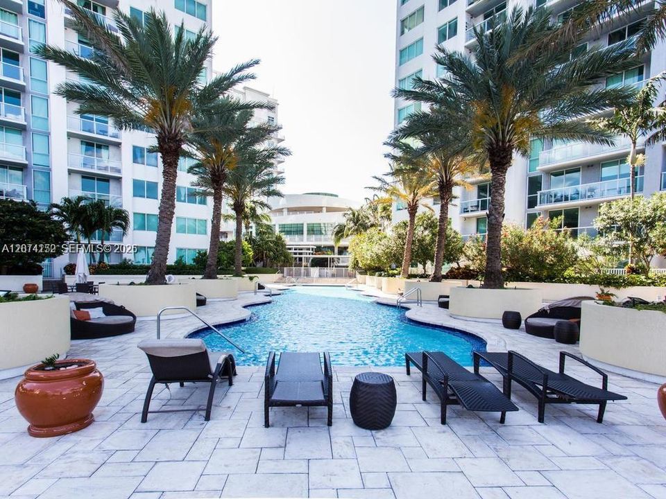 For Rent: $4,200 (2 beds, 2 baths, 1474 Square Feet)