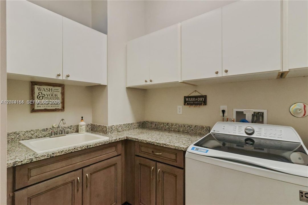 En Venta: $1,099,000 (2 camas, 2 baños, 2366 Pies cuadrados)