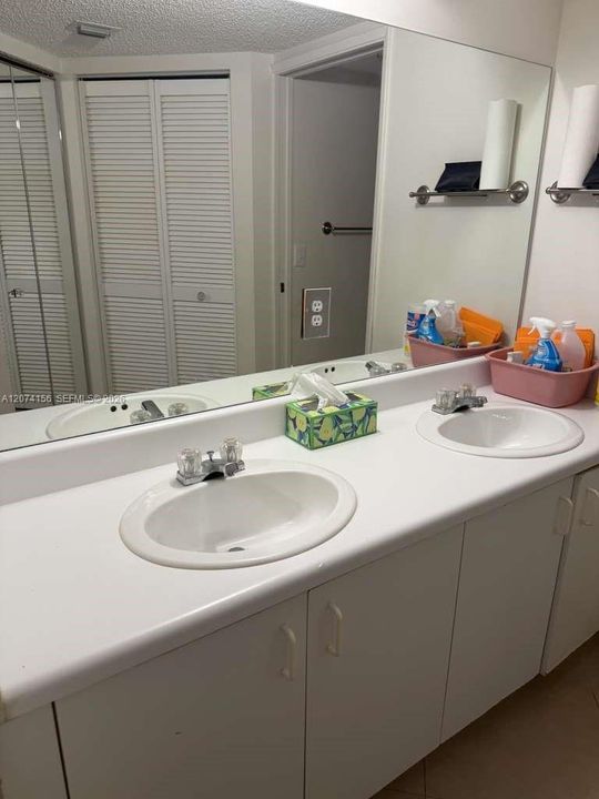 For Rent: $2,500 (2 beds, 2 baths, 1300 Square Feet)