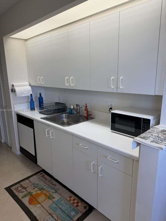 For Rent: $2,500 (2 beds, 2 baths, 1300 Square Feet)