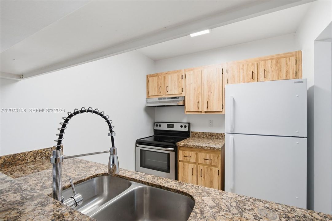 For Sale: $135,000 (2 beds, 2 baths, 770 Square Feet)