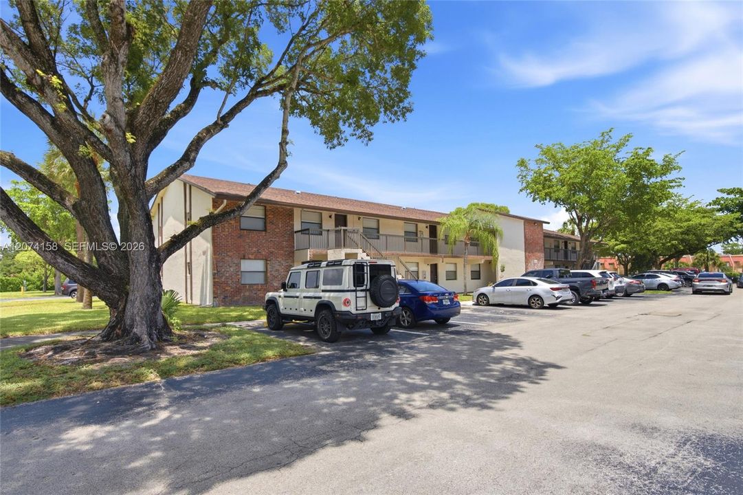 For Sale: $135,000 (2 beds, 2 baths, 770 Square Feet)