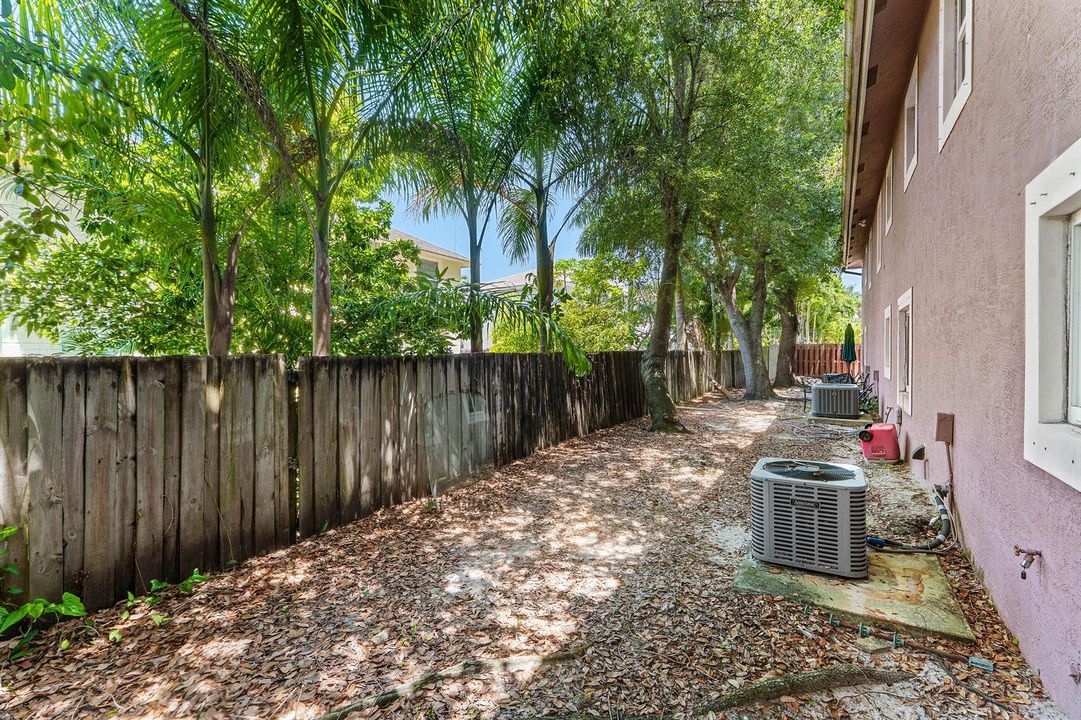 024-13793YarmouthDrive-Wellington-FL-334