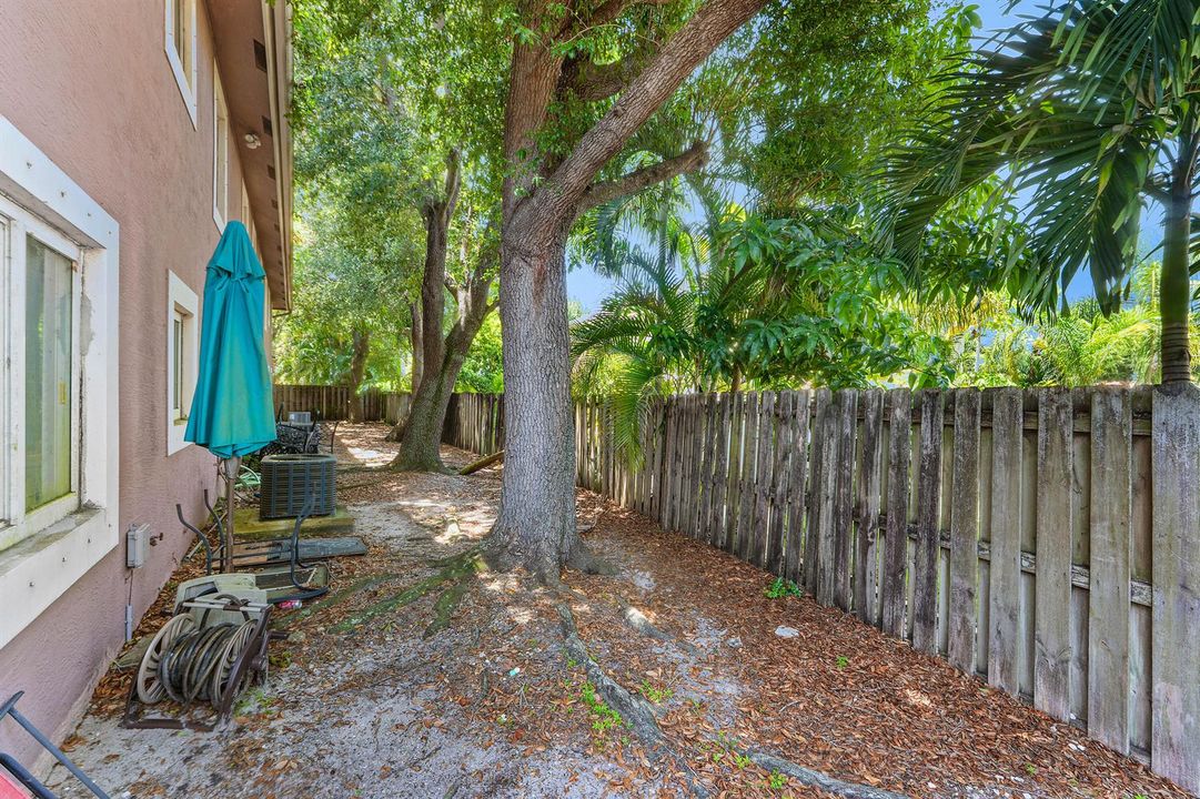 023-13793YarmouthDrive-Wellington-FL-334