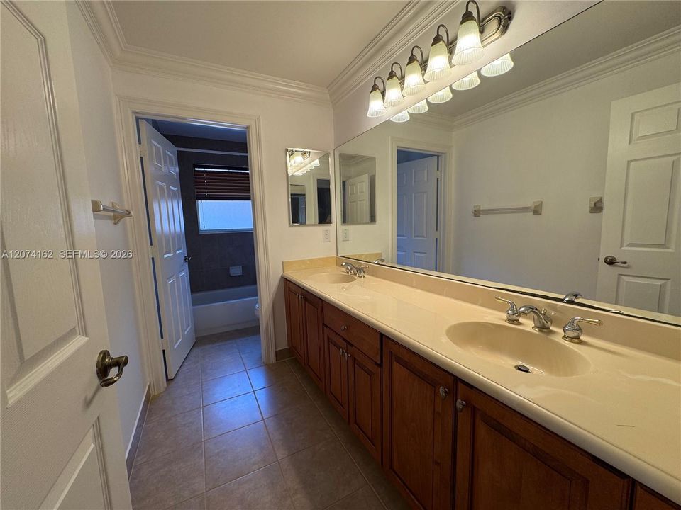 For Rent: $6,000 (5 beds, 3 baths, 3595 Square Feet)