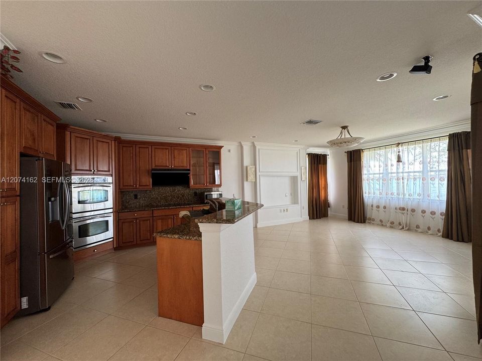 For Rent: $6,000 (5 beds, 3 baths, 3595 Square Feet)