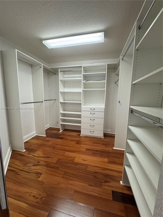 For Rent: $6,000 (5 beds, 3 baths, 3595 Square Feet)