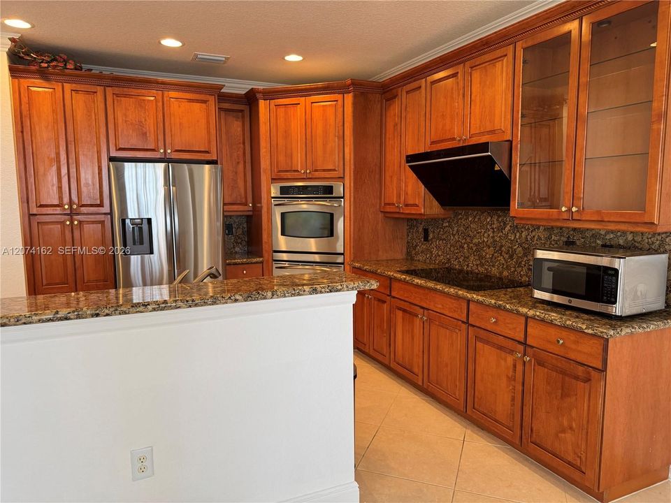 For Rent: $6,000 (5 beds, 3 baths, 3595 Square Feet)