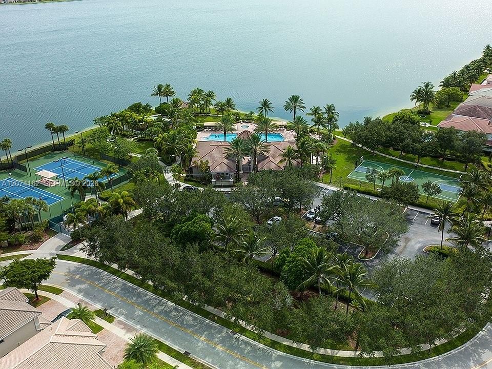 For Rent: $6,000 (5 beds, 3 baths, 3595 Square Feet)