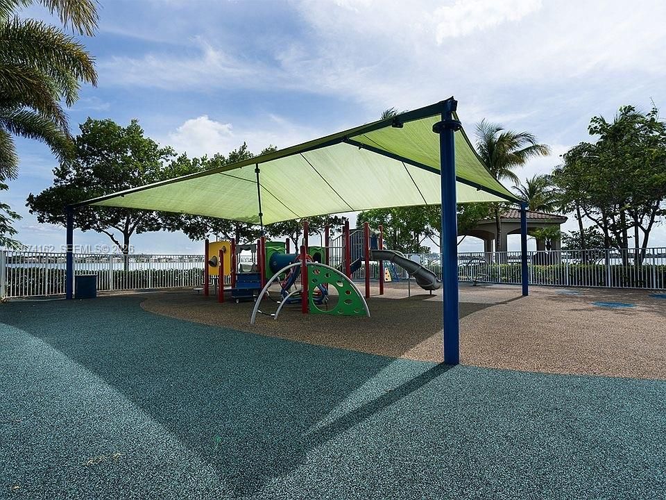 For Rent: $6,000 (5 beds, 3 baths, 3595 Square Feet)