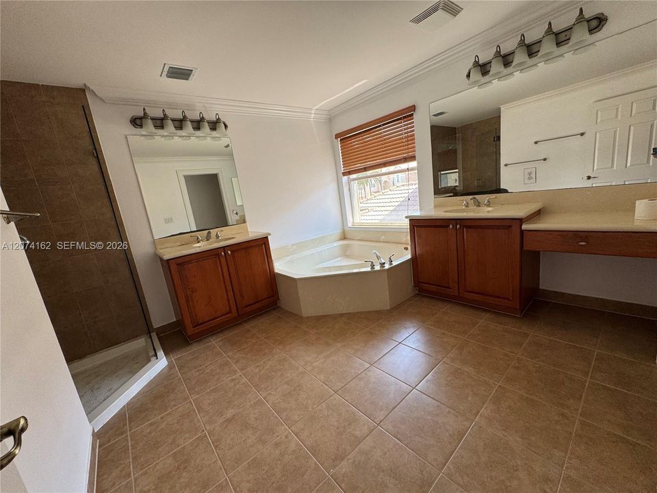 For Rent: $6,000 (5 beds, 3 baths, 3595 Square Feet)